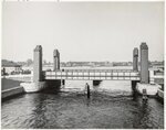 De eerste hefbrug van Amsterdam én van Piet Kramer op de originele lokatie.
              <br/>
              Stadsarchief Amsterdam, jaar nb